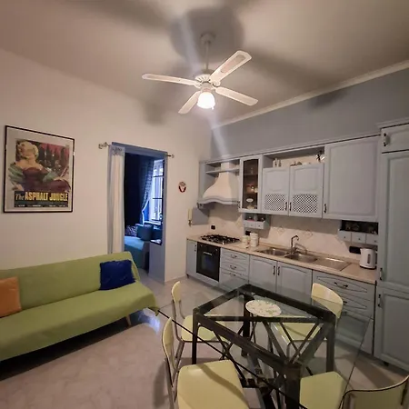 Tribunali Penthouse With Panoramic Terrace Appartement